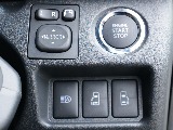 プッシュスタートやデジタルインナーミラーなど運転の際役立つ装備が充実しております♪