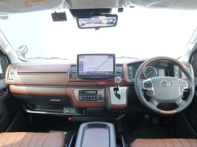 運転席周りも綺麗な状態で運転の際の快適性や安心性もばっちりな車両になっております！！