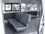 広々空間のセカンドシート！！シートカバーも付いており汚れや劣化の緩和にもなります♪