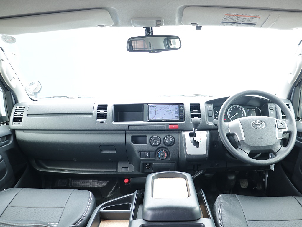 スーパーロングならではの圧迫感がなく上も横も広々空間になっております！！長距離ドライブでも快適性ばっちりですね♪