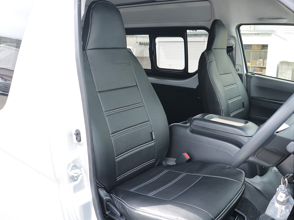 シートカバー付きになっております！！座り心地も良く内装の統一感もバッチリあっております♪