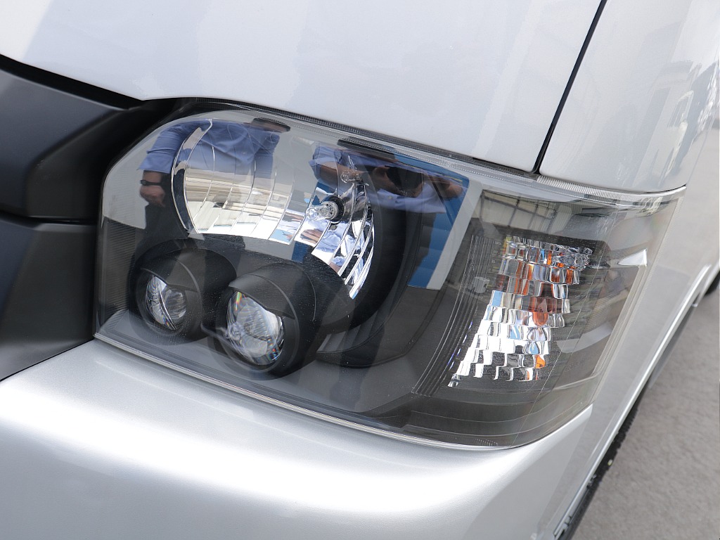 LEDヘッドライト装着済み！！夜間走行や暗い空間でも明るく照らしてくれるので安心して運転していただけます！！