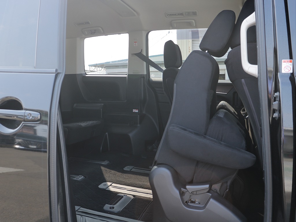 座面を上げることもできる仕様となっております！！