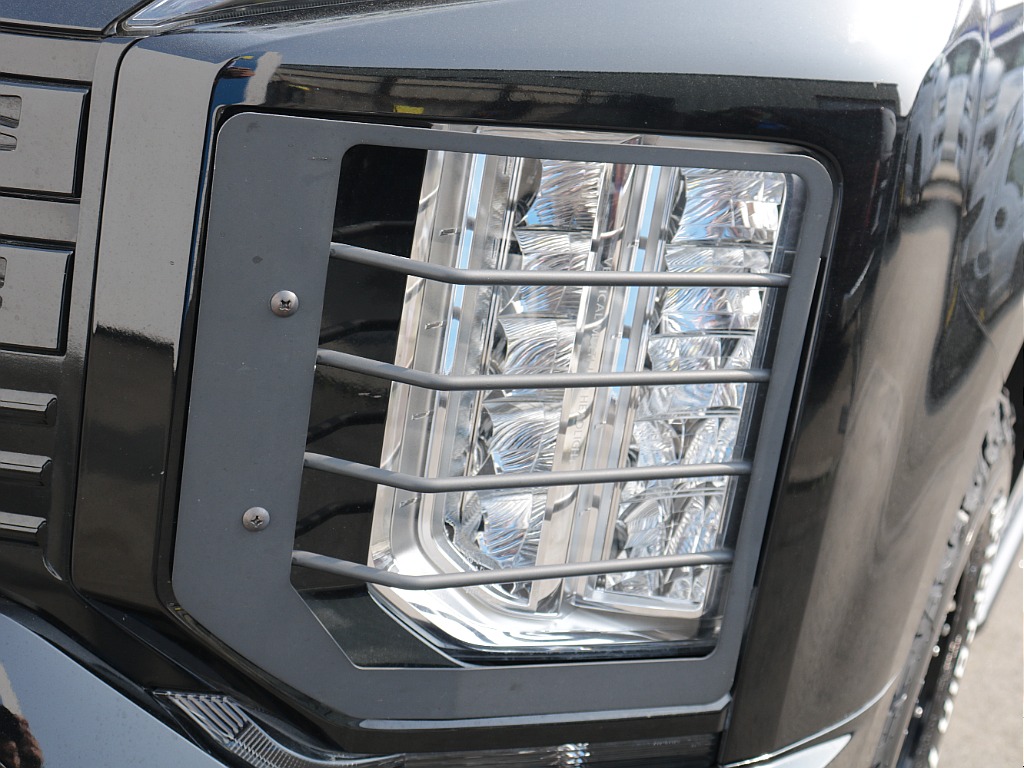 ヘッドライトカバーも付いており外装はかっこよく仕上がっております♪