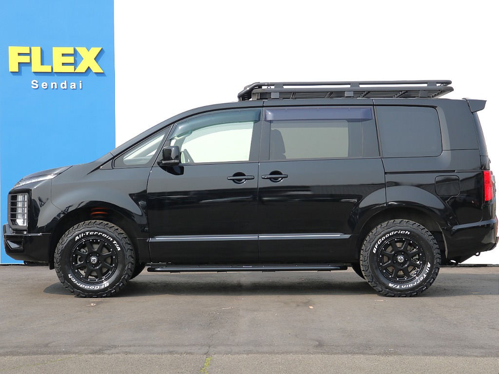 大変便利な両側パワースライドドア付き！！乗り降りなども楽々できちゃいますね！！