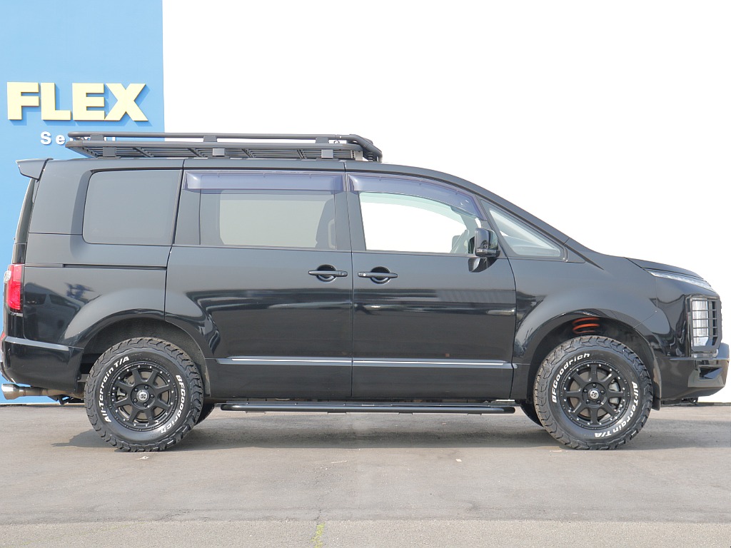 キャリアも装着しておりますのでアウトドアなどお使いになる方にはピッタリな装備です！！