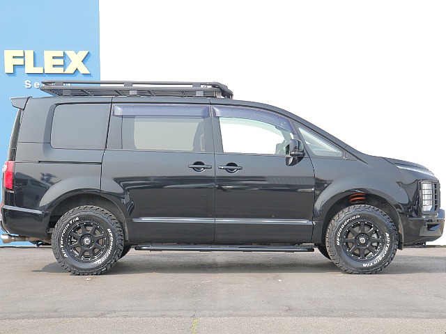 キャリアも装着しておりますのでアウトドアなどお使いになる方にはピッタリな装備です！！