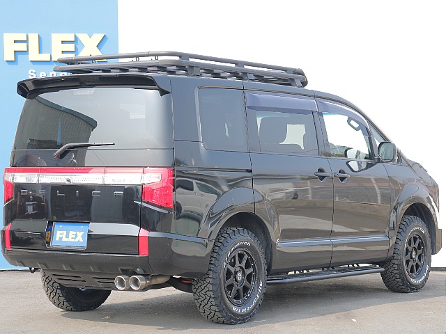 デリカならではの迫力のあるリアビューになっております！！