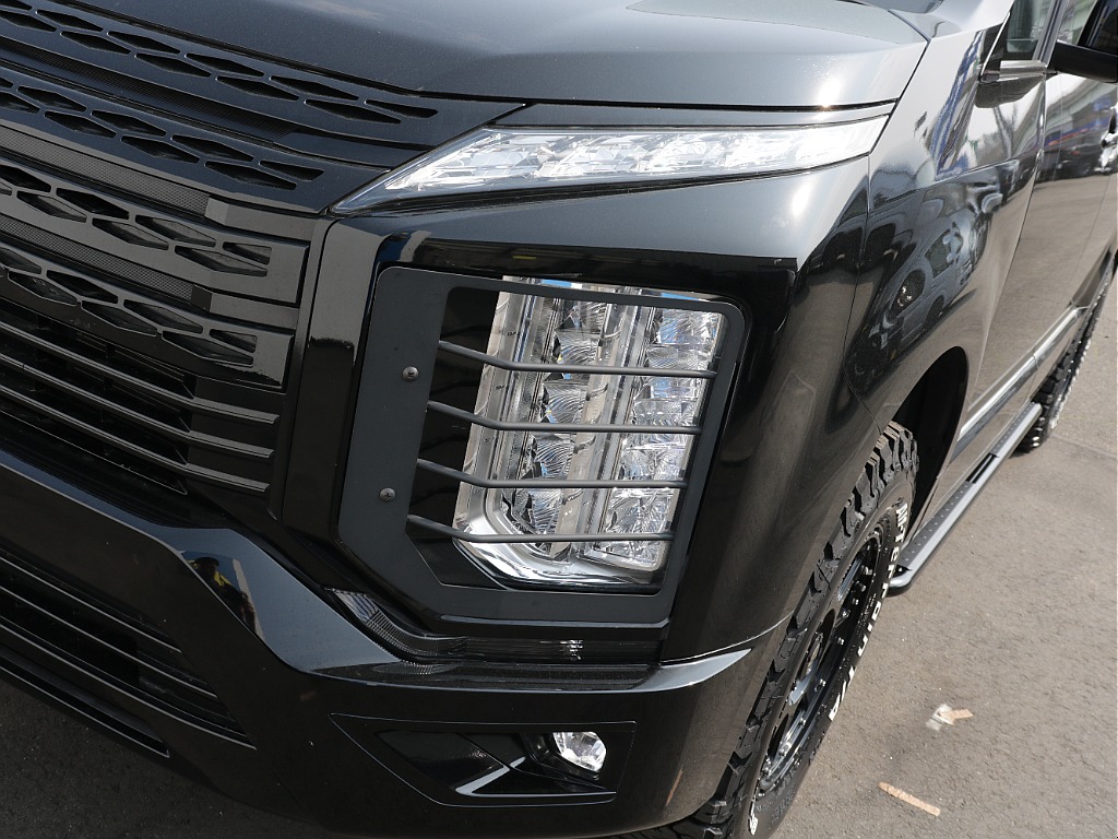 夜間の視界もバッチリ確保可能なLEDヘットライトになっておりますので安心して運転していただけます♪