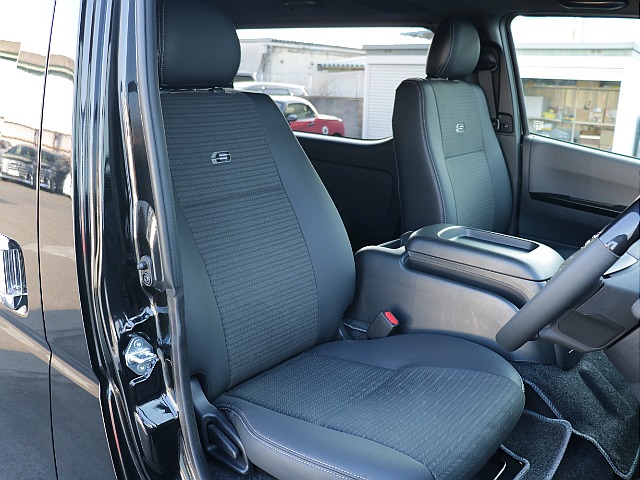 シートもダークプライムS専用になっており高級感があります♪座り心地もグッドです♪
