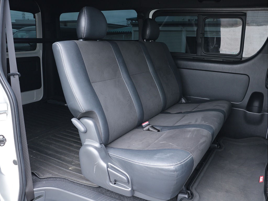 2列目もダークプライム専用のハーフレザーシートになっております♪