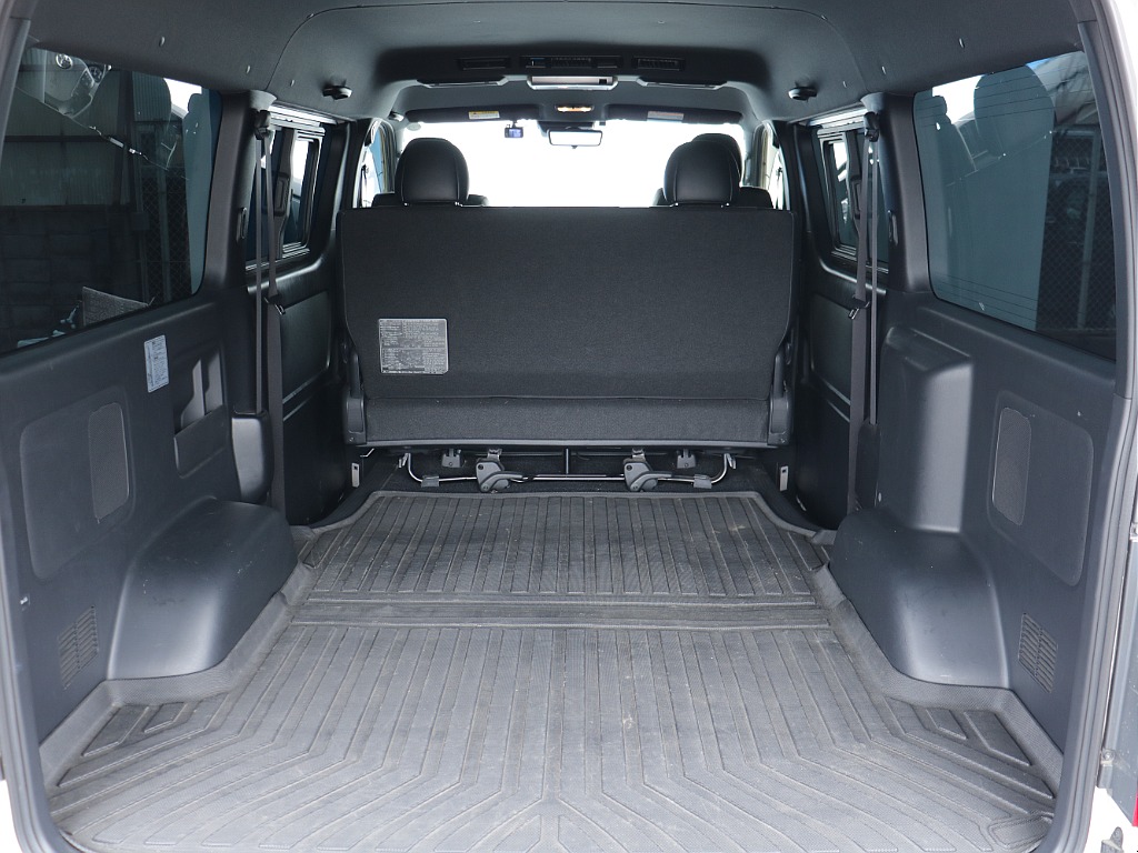 オリジナルベットキットタイプⅡ装着済み！！車中泊やアウトドアにも楽々行けちゃいますね♪（準備中