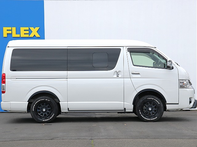 東北最大級のハイエース専門店！展示台数は常時４０台以上！