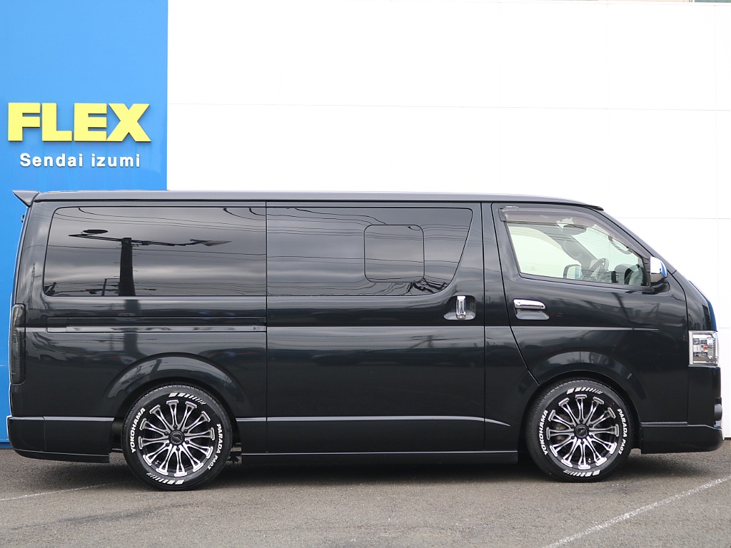 ランドクルーザーやハイエースなどを常時40台以上展示！お客様のニーズにあった最適なお車をご提案させていただきます。ご来店の際はお気軽にお問合わせください！