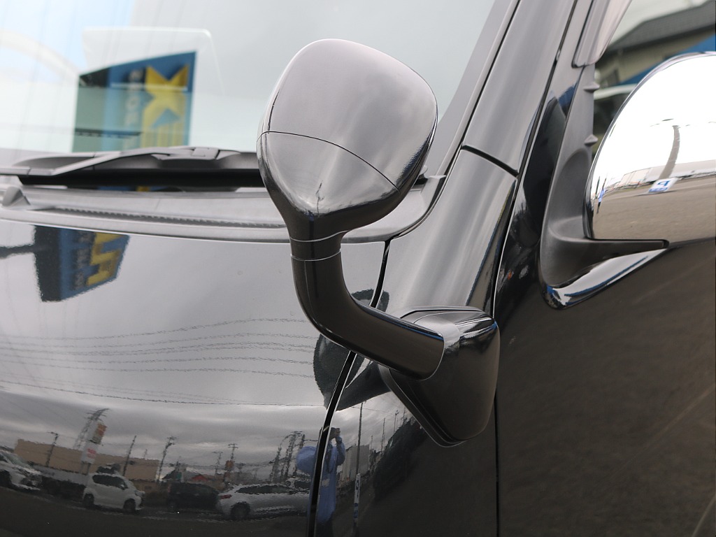 ＦＬＥＸグループは「すべての人に愛車を」をコンセプトに車種別に全国展開中！愛車と一緒に、ライフスタイルを充実させてもらいたいという思いで、ランクル仙台泉店では皆様のご要望になんでもお応えします♪