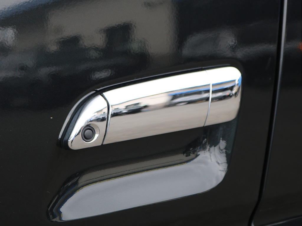 ＦＬＥＸグループは「すべての人に愛車を」をコンセプトに車種別に全国展開中！愛車と一緒に、ライフスタイルを充実させてもらいたいという思いで、ランクル仙台泉店では皆様のご要望になんでもお応えします♪