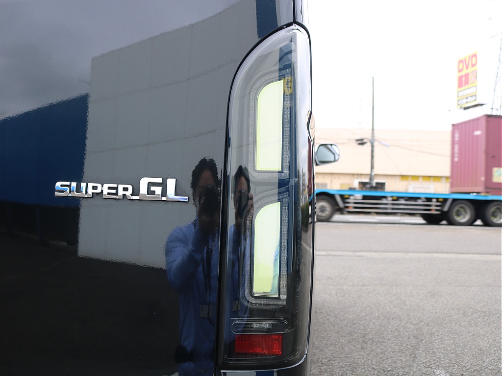 ＦＬＥＸグループは「すべての人に愛車を」をコンセプトに車種別に全国展開中！愛車と一緒に、ライフスタイルを充実させてもらいたいという思いで、ランクル仙台泉店では皆様のご要望になんでもお応えします♪