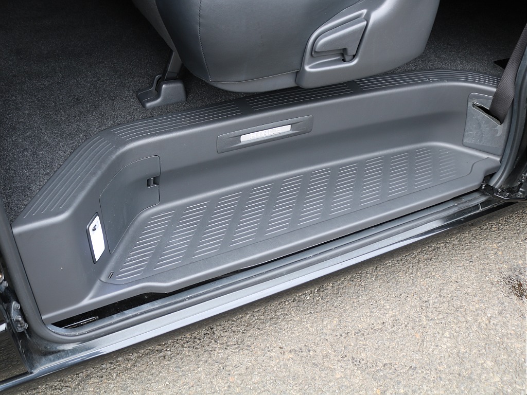 ＦＬＥＸグループは「すべての人に愛車を」をコンセプトに車種別に全国展開中！愛車と一緒に、ライフスタイルを充実させてもらいたいという思いで、ランクル仙台泉店では皆様のご要望になんでもお応えします♪