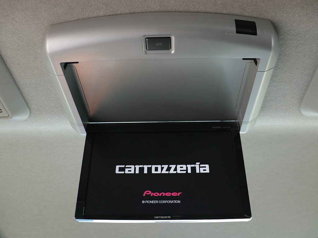 フリップダウンモニター装備済み！