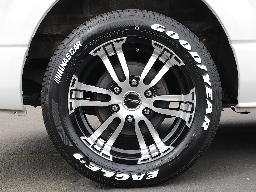 デルフ０２　17インチアルミ＆グットイヤー　ナスカータイヤ装備済み♪