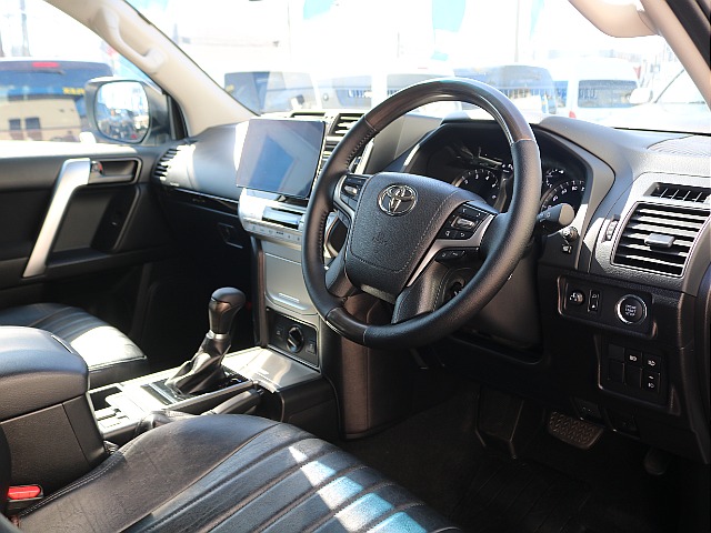 当店の在庫車は全て車輌検査専門会社である第三者機関（株）ＡＩＳ、日本自動車鑑定協会（ＪＡＡＡ）にて１台１台、必ず二重の車輌チェックを実施しております。修復歴有りの車の無断販売はいたしません。