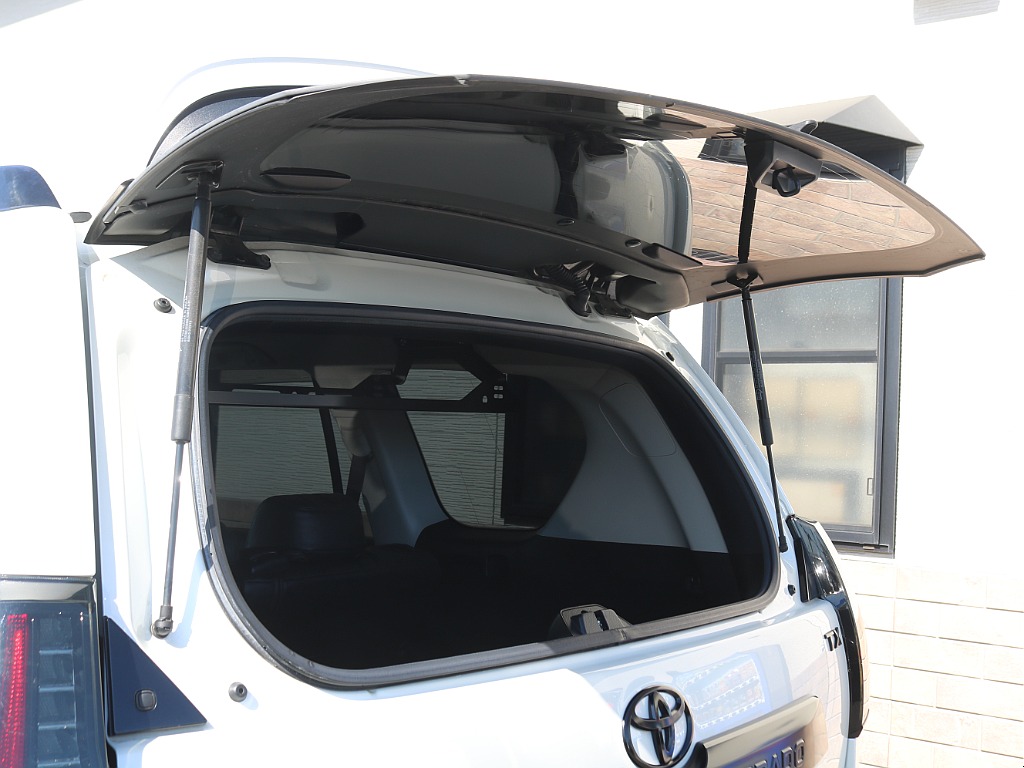 ＦＬＥＸグループは「すべての人に愛車を」をコンセプトに車種別に全国展開中！愛車と一緒に、ライフスタイルを充実させてもらいたいという思いで、ランクル仙台泉店では皆様のご要望になんでもお応えします♪