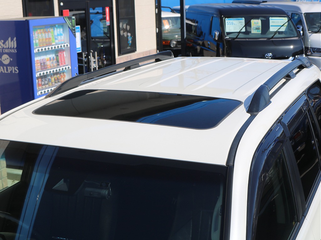 ＦＬＥＸグループは「すべての人に愛車を」をコンセプトに車種別に全国展開中！愛車と一緒に、ライフスタイルを充実させてもらいたいという思いで、ランクル仙台泉店では皆様のご要望になんでもお応えします♪