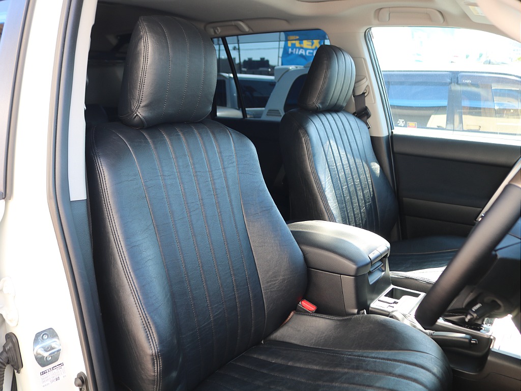 シートにはクラシックブラックシートカバーを装着済み♪大人な落ち着いた空間に♪