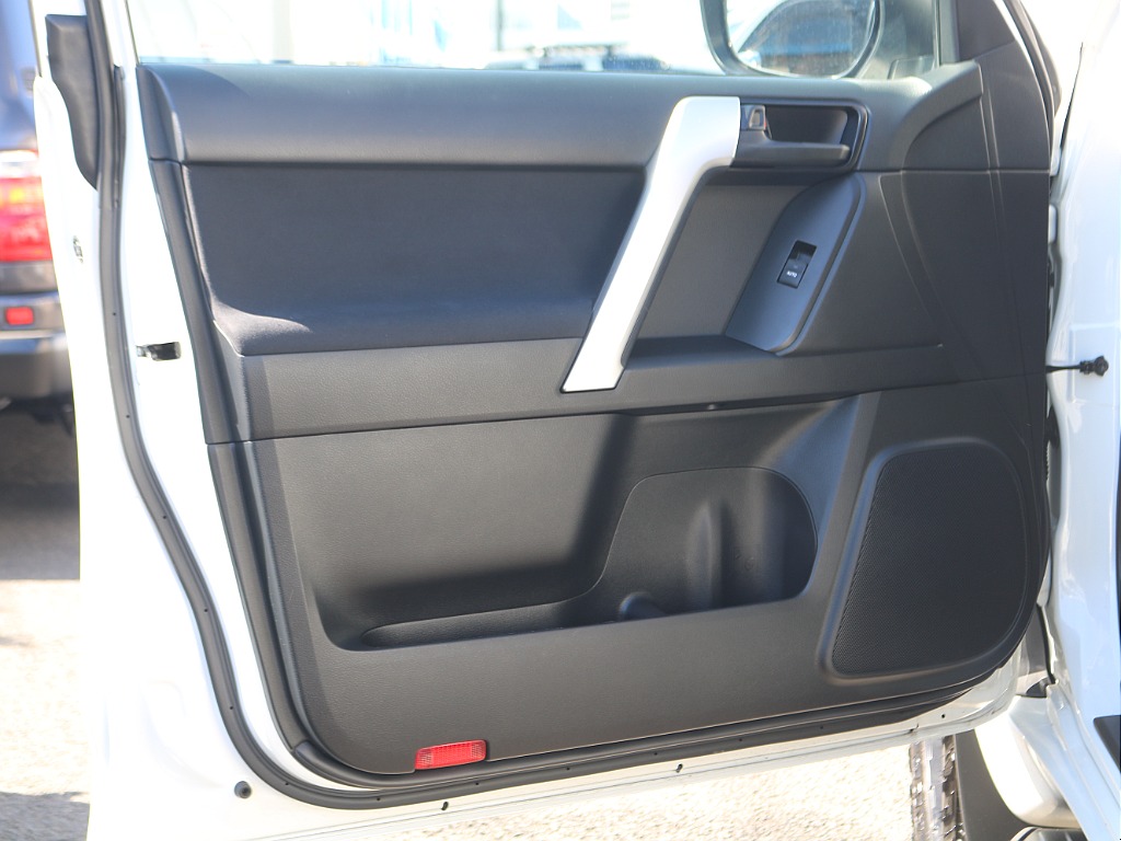 ＦＬＥＸグループは「すべての人に愛車を」をコンセプトに車種別に全国展開中！愛車と一緒に、ライフスタイルを充実させてもらいたいという思いで、ランクル仙台泉店では皆様のご要望になんでもお応えします♪