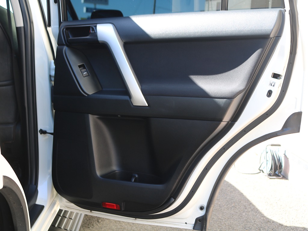 ＦＬＥＸグループは「すべての人に愛車を」をコンセプトに車種別に全国展開中！愛車と一緒に、ライフスタイルを充実させてもらいたいという思いで、ランクル仙台泉店では皆様のご要望になんでもお応えします♪