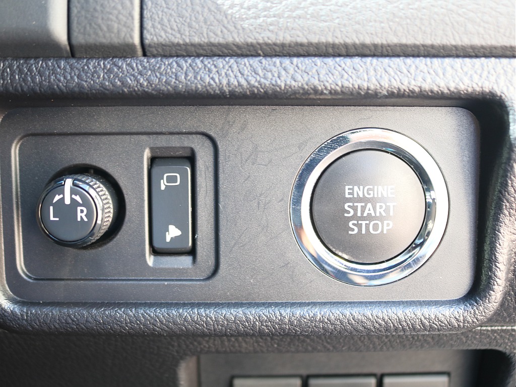 ＦＬＥＸグループは「すべての人に愛車を」をコンセプトに車種別に全国展開中！愛車と一緒に、ライフスタイルを充実させてもらいたいという思いで、ランクル仙台泉店では皆様のご要望になんでもお応えします♪