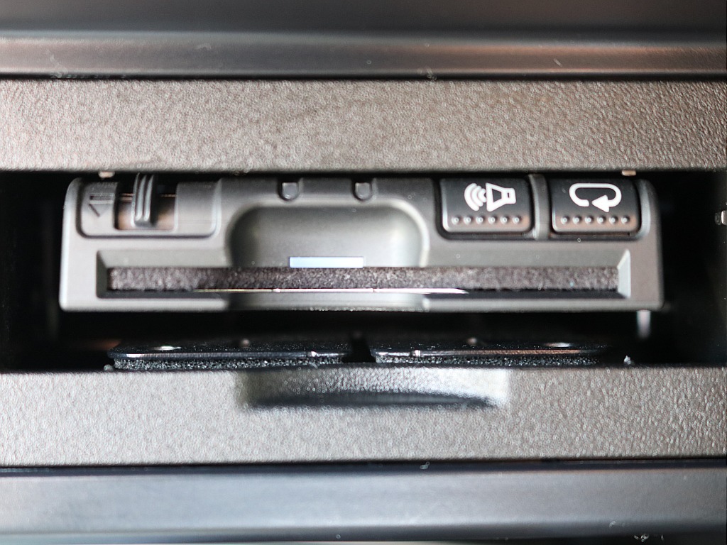 ＦＬＥＸグループは「すべての人に愛車を」をコンセプトに車種別に全国展開中！愛車と一緒に、ライフスタイルを充実させてもらいたいという思いで、ランクル仙台泉店では皆様のご要望になんでもお応えします♪