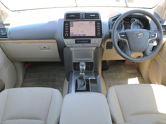 ＦＬＥＸグループは「すべての人に愛車を」をコンセプトに車種別に全国展開中！愛車と一緒に、ライフスタイルを充実させてもらいたいという思いで、ランクル仙台泉店では皆様のご要望になんでもお応えします♪