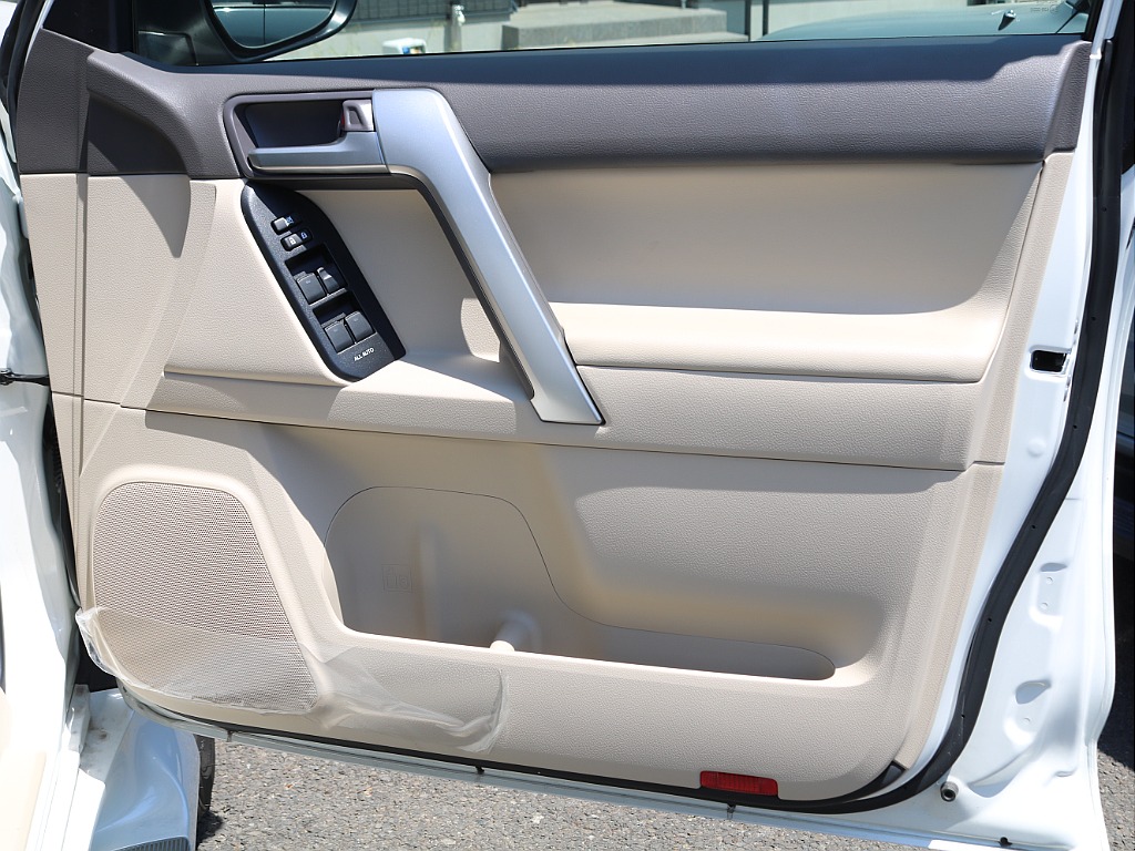 ＦＬＥＸグループは「すべての人に愛車を」をコンセプトに車種別に全国展開中！愛車と一緒に、ライフスタイルを充実させてもらいたいという思いで、ランクル仙台泉店では皆様のご要望になんでもお応えします♪