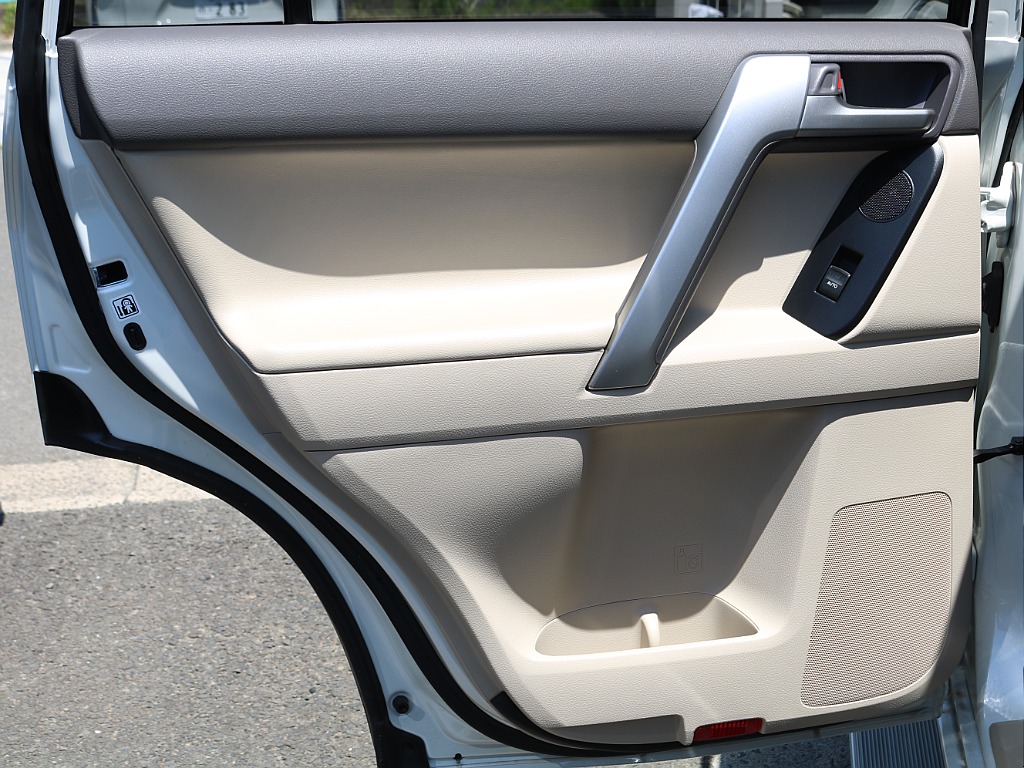 ＦＬＥＸグループは「すべての人に愛車を」をコンセプトに車種別に全国展開中！愛車と一緒に、ライフスタイルを充実させてもらいたいという思いで、ランクル仙台泉店では皆様のご要望になんでもお応えします♪