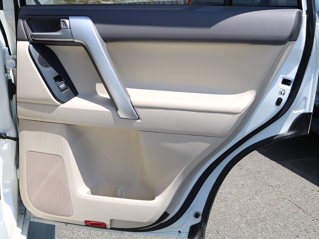 ＦＬＥＸグループは「すべての人に愛車を」をコンセプトに車種別に全国展開中！愛車と一緒に、ライフスタイルを充実させてもらいたいという思いで、ランクル仙台泉店では皆様のご要望になんでもお応えします♪