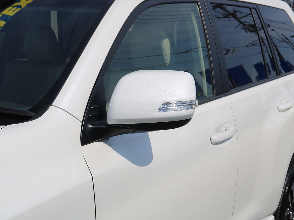 ＦＬＥＸグループは「すべての人に愛車を」をコンセプトに車種別に全国展開中！愛車と一緒に、ライフスタイルを充実させてもらいたいという思いで、ランクル仙台泉店では皆様のご要望になんでもお応えします♪