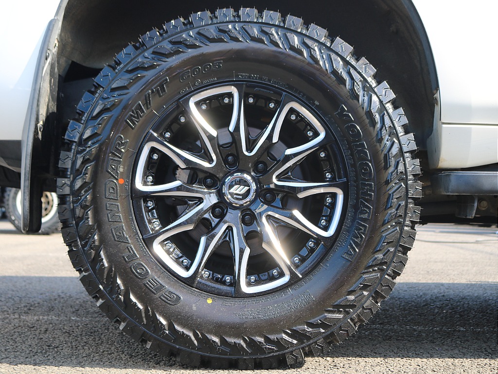 足元は新品WORKホイールにYOKOHAMAジオランダータイヤを装着済み♪