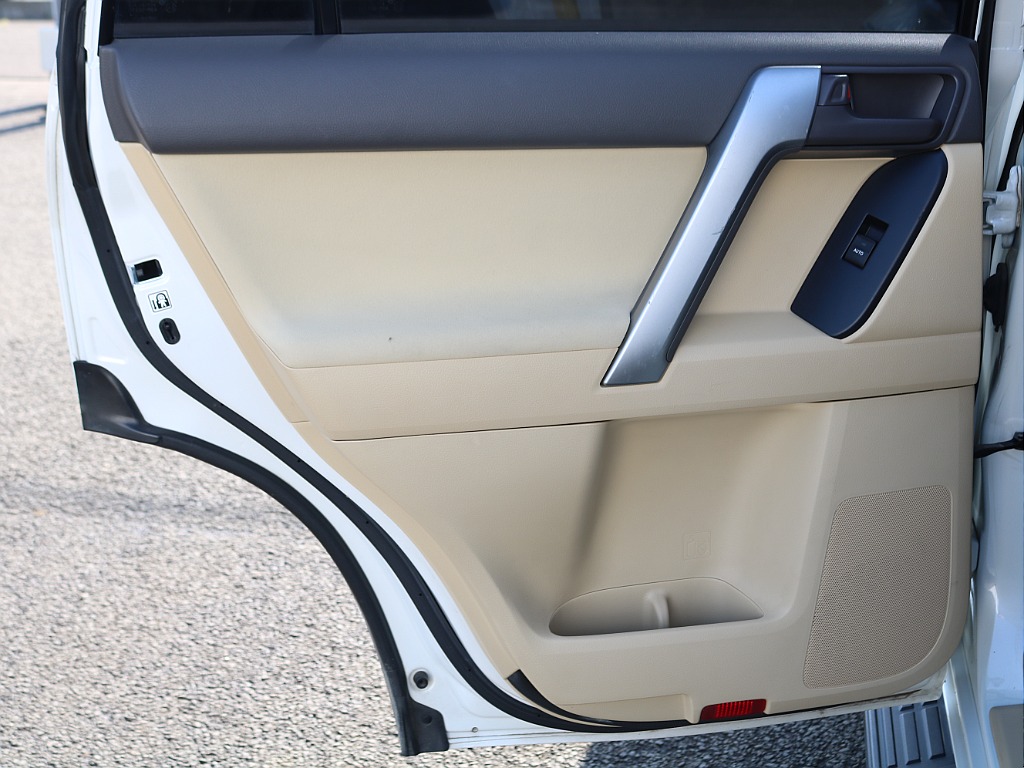 ＦＬＥＸグループは「すべての人に愛車を」をコンセプトに車種別に全国展開中！愛車と一緒に、ライフスタイルを充実させてもらいたいという思いで、ランクル仙台泉店では皆様のご要望になんでもお応えします♪