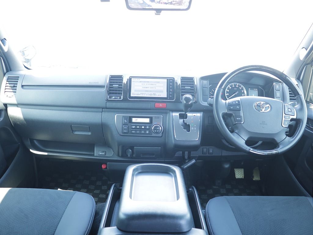 運転席回りもダークプライムⅡ専用の内装になっております！高級感もありカッコよさがアップ♪