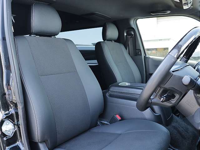 ダークプライムⅡ専用のハーフレザーシート付きでコンディションもグッドです！