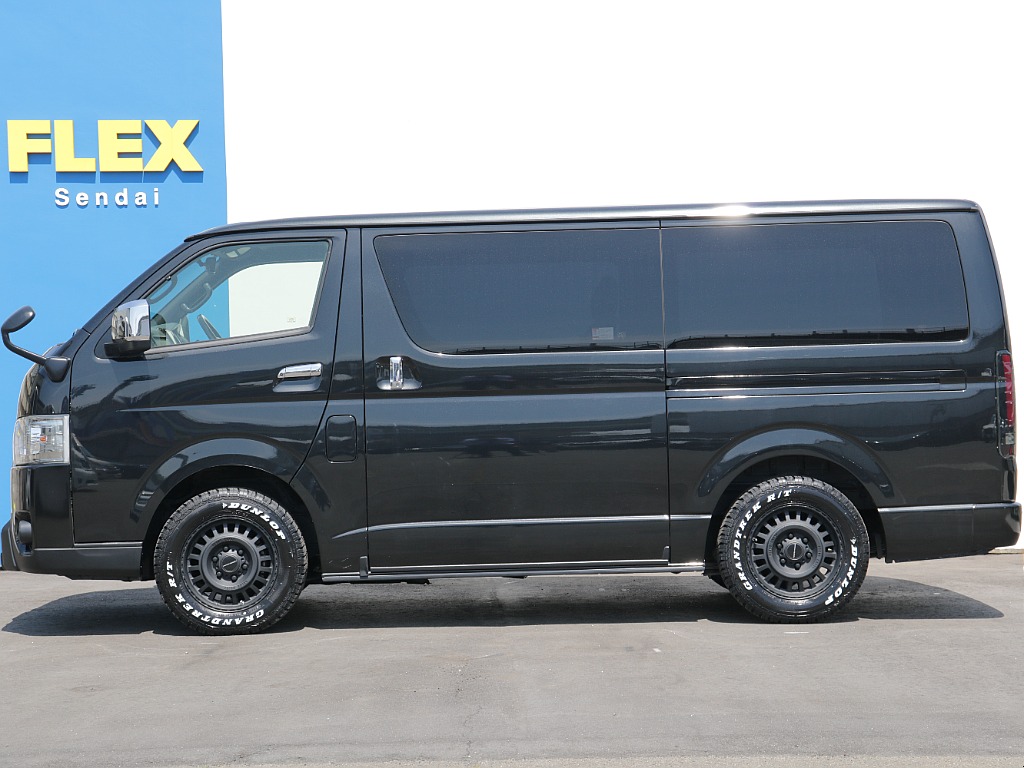 大変便利な両側スライドドア付き！！乗り降りや荷物の出し入れも楽々できちゃいます♪