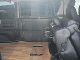 セカンドシートを折りたためばたくさんのお荷物お積み頂けます♪位置を変えたり前に倒すこともできるようになっております！