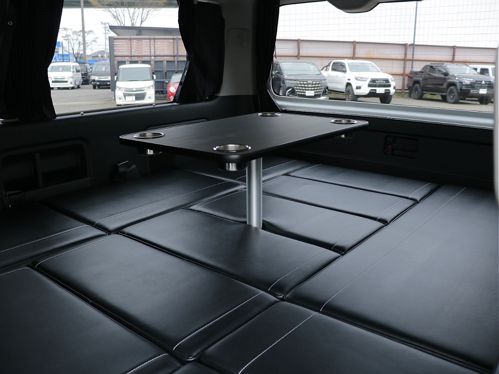 ベットキットも搭載されており大人でも広々寝れる空間も確保できちゃいます！！