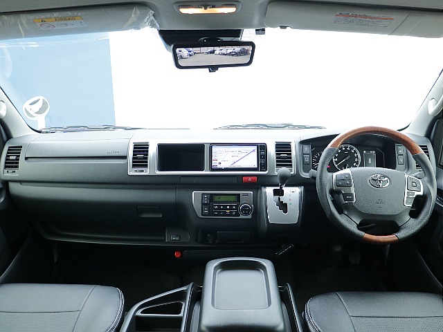 ワイドならではの広々とした運転席になっておりドライブの際も快適性バッチリです！