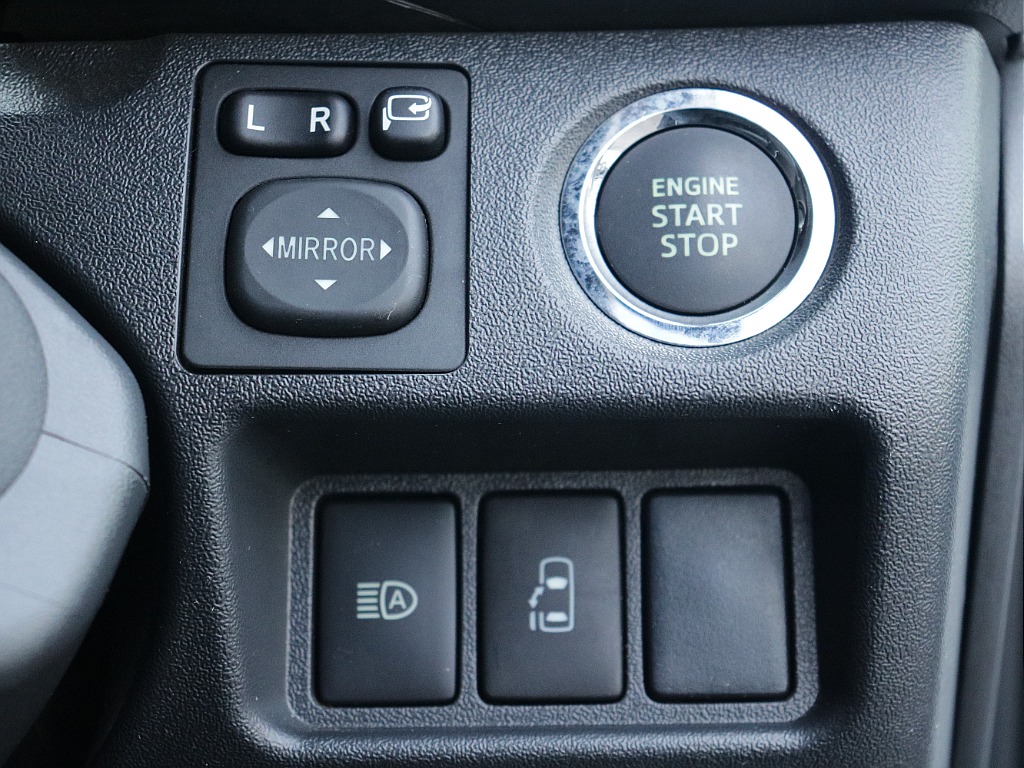 プッシュスタートなど運転で役立つ装備が充実しております♪