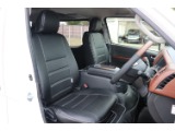 FLEXオリジナルシートカバーも付いて居ますので運転席回りの雰囲気がとてもカッコ良いです！！