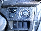 プッシュスタート・ETC・ステアリングスイッチなど運転するうえで役立つ装備が充実しております♪