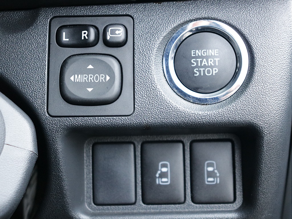 プッシュスタート等の運転の際に役立つ装備が充実しております！