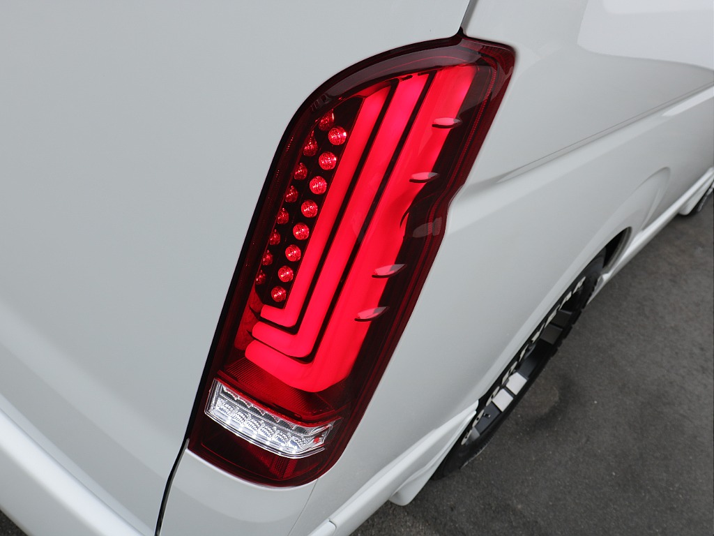 ヴァレンティ REVOⅢLEDテールランプを装着しています♪